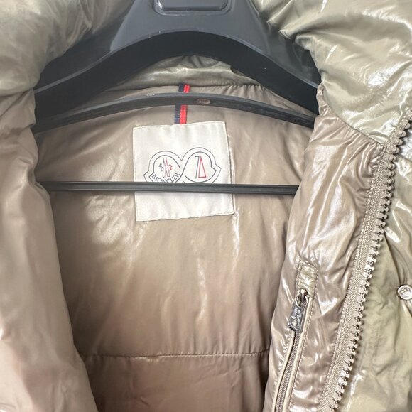 This Moncler down jacket is labeled as a men's style, but it's also suitable for - Picture 5 of 7